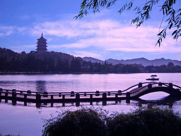China Top Attraction - West Lake