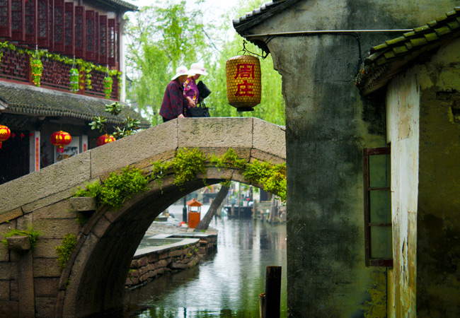 Who’s the Favorite Water Town Star, Tongli or Zhouzhuang?