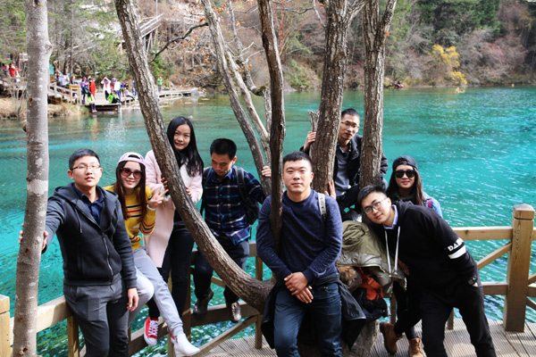 Visit Jiuzhaigou Valley in Group