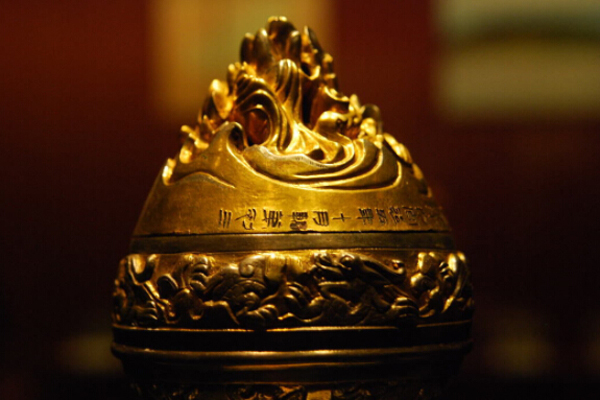 Ancient-Golden-Lamp-at-Shanxi-Museum