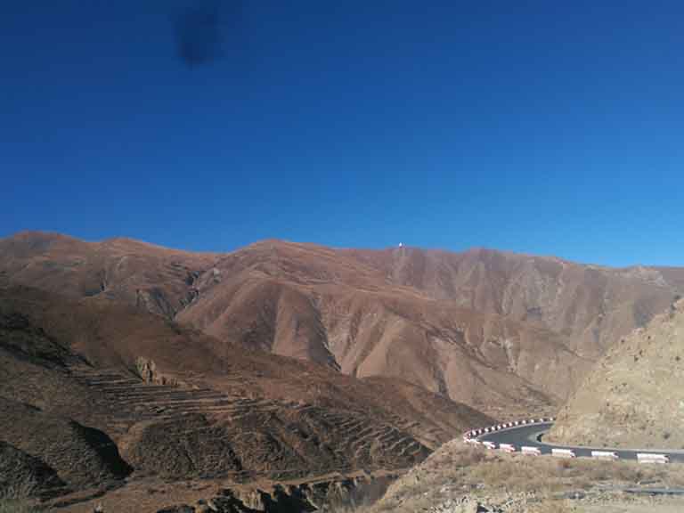 Driving from Lhasa to Shigatse.
